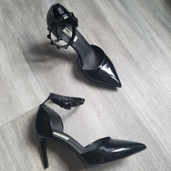 **SOLD elsewhere** black Balenciaga patent pumps - Picture 4 of 9